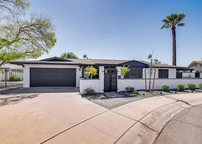 2 Mi To Old Town Scottsdale: W/ Pool Table!